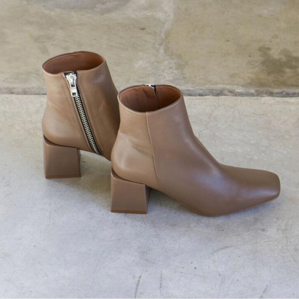 LoQ Lazaro Ankle Boot in ‘Mink’: size 39 (8/8.5)